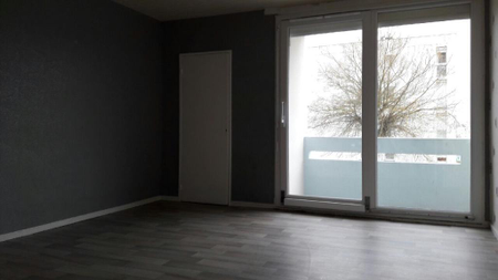 Location : Appartement 4 pièces 71 m2 – GRAND CHARMONT - Photo 2