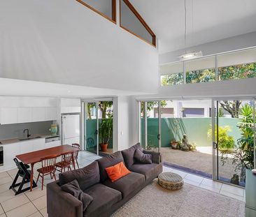 SUNLIT LOFT STYLE TOWNHOUSE - Photo 3