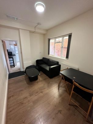 5 bedroom terraced house to rent - Photo 1