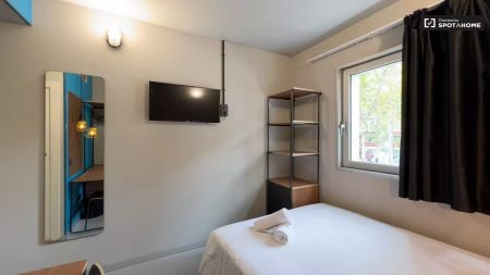 Amazing private room with private kitchen and Bathroom in Student Residence - Photo 2