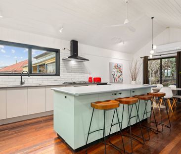 Fully Furnished House In Central Red Hill - Photo 1