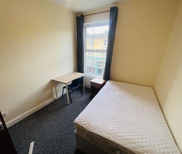 5 bedroom flat to rent - Photo 2