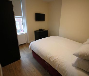 6 bedroom house to rent - Photo 2