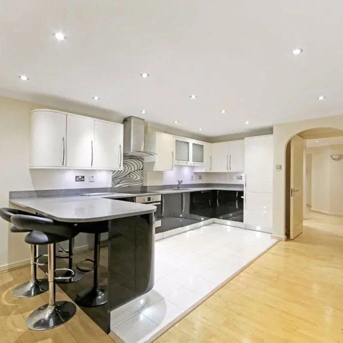 2 bedroom flat in Isle Of Dogs - Photo 1