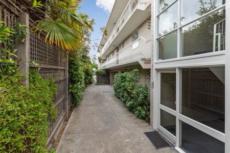 Sunlit Bayside Gem in a Prime Lifestyle Pocket! - Photo 3