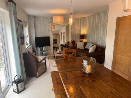 4 bedroom detached house to rent - Photo 3