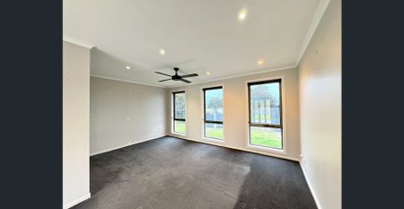 Stylish 3-Bedroom Home with Outdoor Entertaining & Spacious Yard - Photo 4