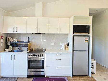 Spacious 1 Bedroom Furnished Apartment - Photo 2