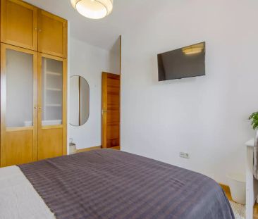 Room in a shared 7-bedroom apartment for rent in Valverde. - Foto 1