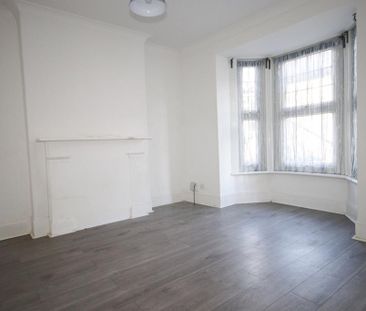 4 bedroom semi-detached house to rent - Photo 3