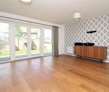 3 bedroom end of terrace house to rent - Photo 2