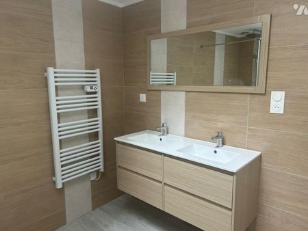 MAISON DE BOURG ENTIEREMENT RENOVEE AVEC JARDIN - Photo 3