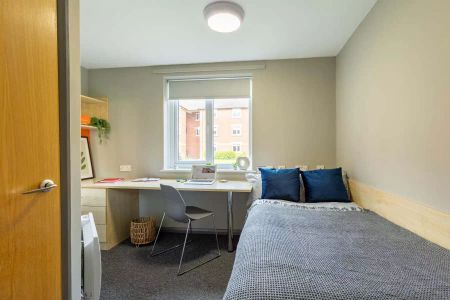 Classic 3 Bed Flat - Photo 3