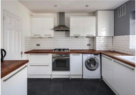2 Bed Terraced House, Dames Road, E7 - Photo 3