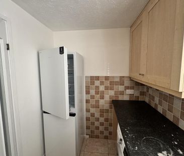 3 bedroom end of terrace house to rent - Photo 5