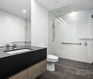 Spacious and Luxurious 1 Brm + 1 Carpark. - Photo 5