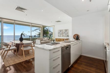 Executive Style 3 Bedroom Apartment Directly on the Beachfront - Photo 3