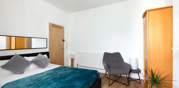 Studio Flat, Church Road, BN3 - Photo 2