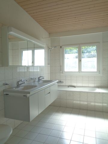 zentral gelegene 3.5-Zimmerwohnung mit Aussicht - befristet bis 31.03.2026 - Photo 5