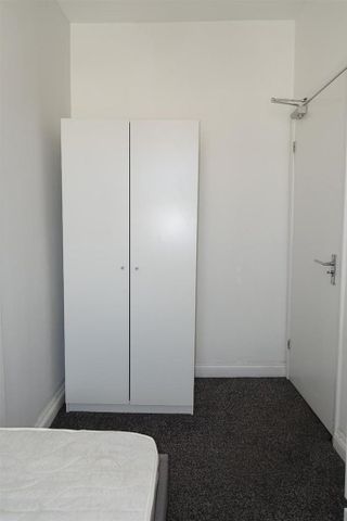 1 bedroom private hall to rent - Photo 2