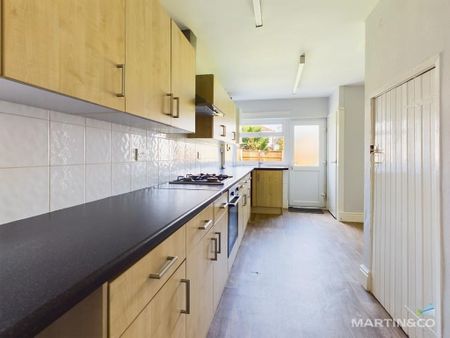 3 bedroom end of terrace house to rent - Photo 4