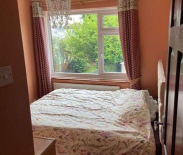 Chafford Walk, Rainham, RM13 - Photo 2