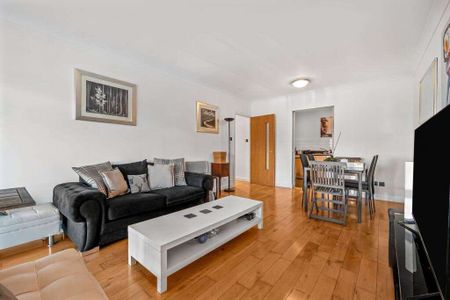 Superb two bed two bath, 1st floor apartment with allocated parking, in Boardwalk Place. - Photo 4