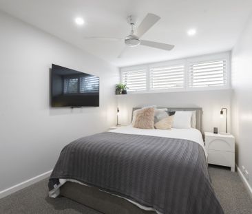 STYLISH MULTI-LEVEL HOME WITH ROOFTOP TERRACE & CITY VIEWS - Photo 5