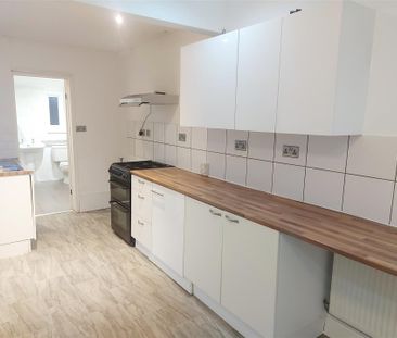 3 bedroom End of terrace house to rent - Photo 3