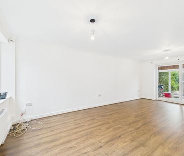 Ferndale Park, Stourbridge - Photo 3