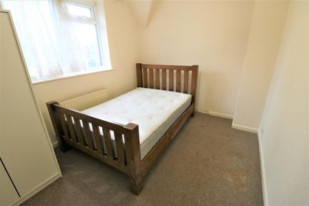 3 bedroom end of terrace house to rent - Photo 3