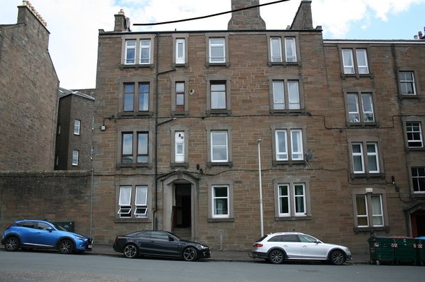 VERY WELL PRESENTED 2 BED FLAT – ABBOTSFORD STREET , DUNDEE - Photo 1