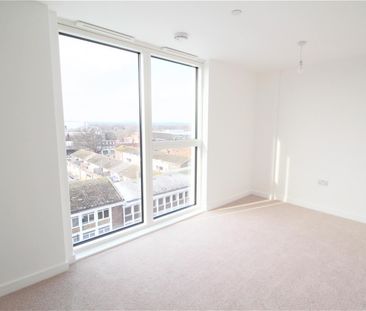 The Broadway, Crawley - Photo 5