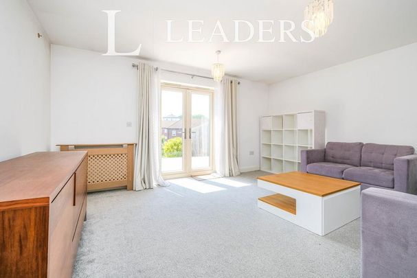 4 bedroom semi-detached house to rent - Photo 1