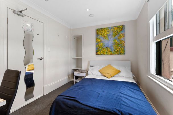 Chippendale - Photo 1
