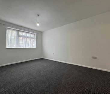 2 Bed Terraced House, Brook Street, LU3 - Photo 2