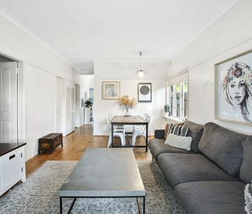 Three Bedroom Cottage | $1,275 Per Week - Photo 1