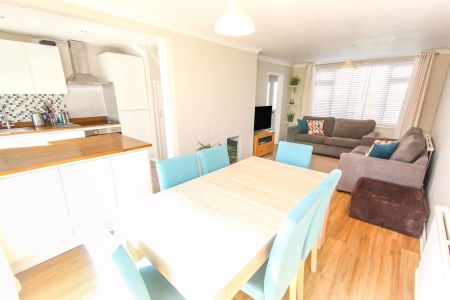 3 bedroom terraced house to rent - Photo 2