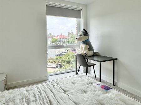 Beresford Avenue, Wembley - Photo 3