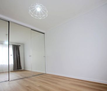 Low-Maintenance Living in a Vibrant City Fringe Pocket - Photo 4