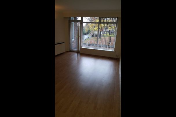 2 Bed Flat, Brooklands Court, M8 - Photo 1