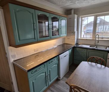 3 bedroom semi-detached bungalow to rent - Photo 2