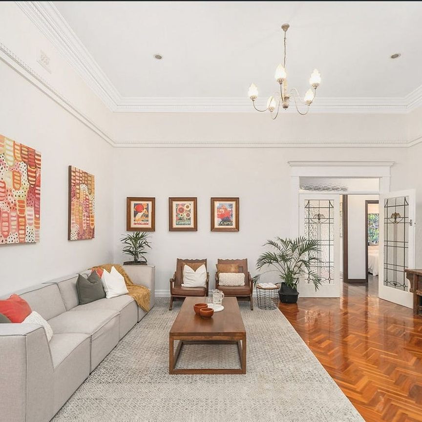 A Stunning Masterpiece in Redcliffe - for Lease! - Photo 1