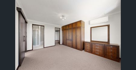 Fresh, Spacious & Light-Filled Home with Stunning Views - Photo 4