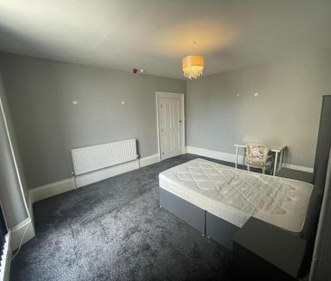 12 bedroom house share to rent - Photo 1