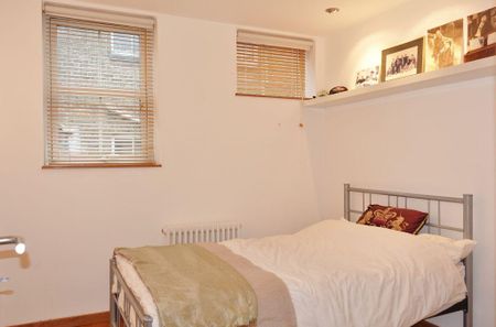 4 bedroom semi-detached house to rent - Photo 4