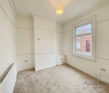 2 bedroom terraced house to rent - Photo 2
