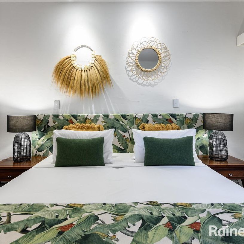 2 BEDROOM : 1 BATHROOM : FULLY FURNISHED : RESORT STYLE LIVING : CLOSE TO TOWN & BEACH - Photo 1