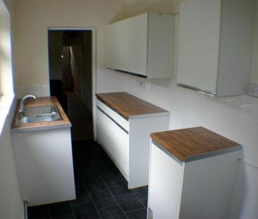 3 BEDROOM NEWLY REFURBISHED TERRACED HOUSE IN SHELTON, STOKE - Photo 3