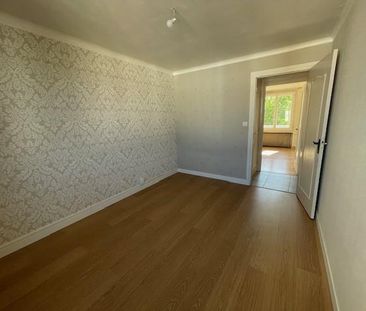 Location Appartement 4 pièces 74m² VILLEURBANNE 69100 - Photo 2